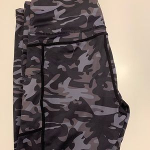 Black Camo Pocket Light n Tight Capri